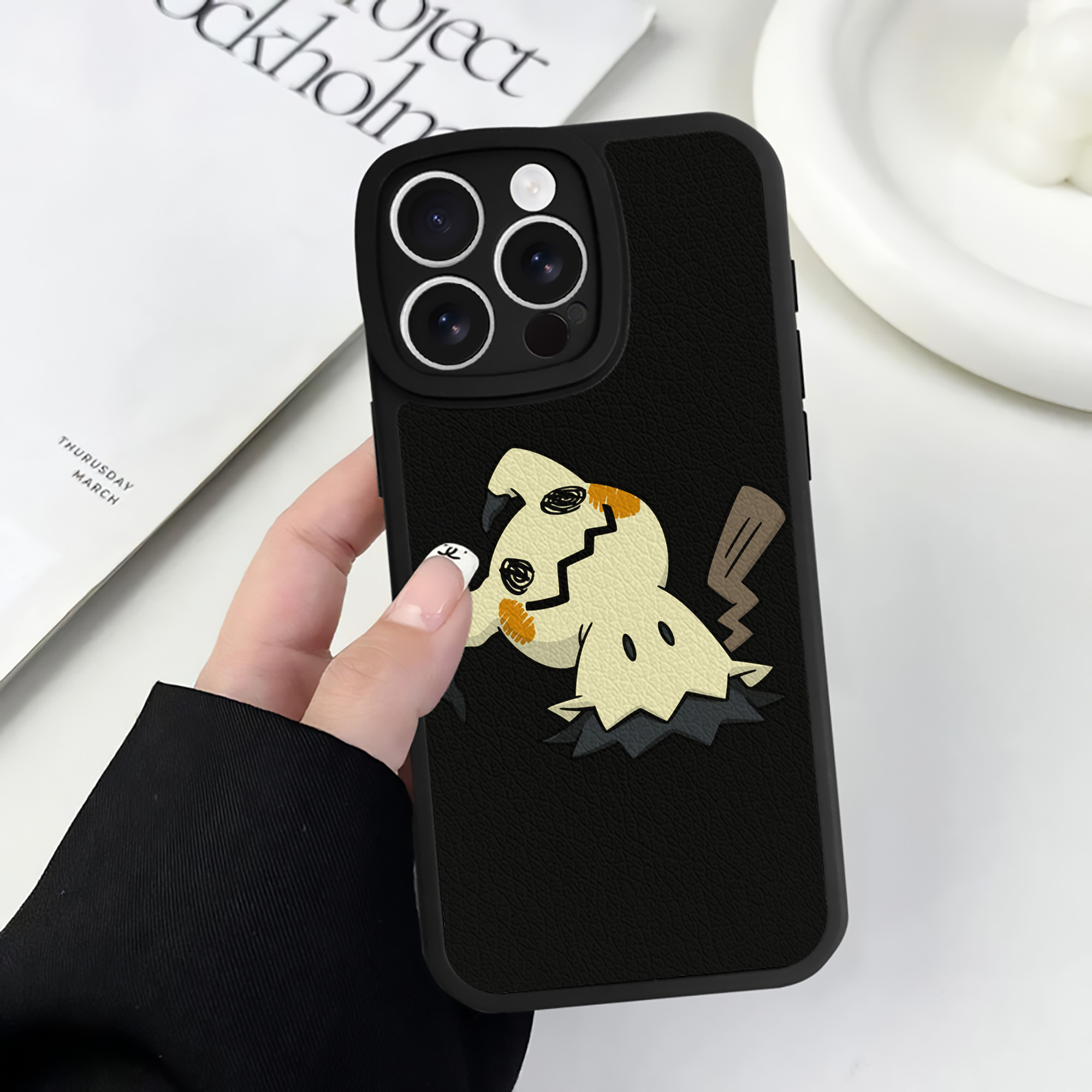 （画像用） ポケットモンスター Pokémon 【iPhone 16シリーズ対応】シリコンスマホケース（レザー調） 材質：シリコン
